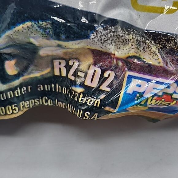 Star Wars 2 Piece Snack Clip Set Pepsi Japan Giveaway New 2005 Chewbacca & R2D2 - Picture 9 of 10